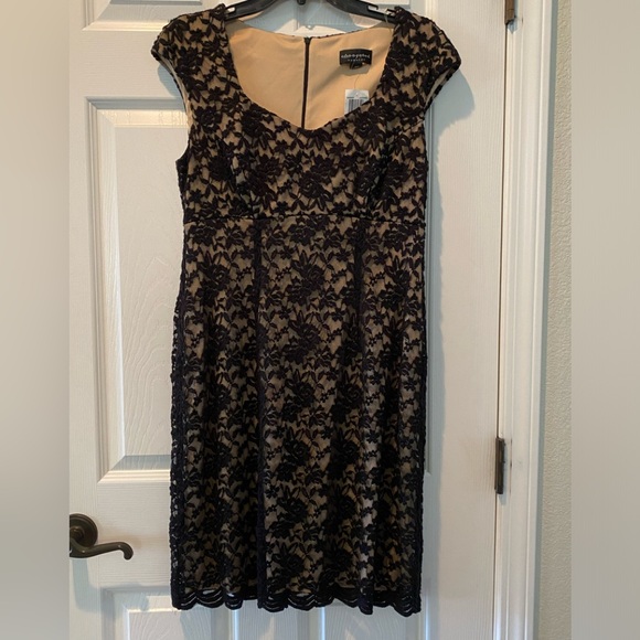 Connected Women's Cap-Sleeve Lace Sheath Dress Size 10P - Picture 1 of 5